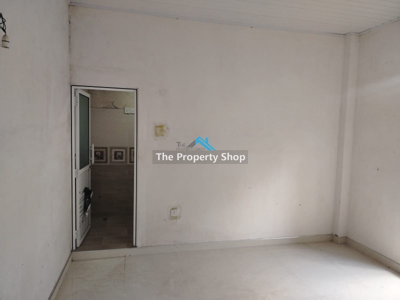 perches with 03 story house for sale in Kundasale* Ideal for Residence purpose.* 10 Bedrooms with 09 Attachedbathroom and one seperate bathroom,pantry, living* Good environment.* Parking available for 06 vehicles in front space.* Water, Electricity, telephone facilities are available. * Documents in order* Under construction• This Location is situated near Kundasale Main road (only 500m)• Good neighborhood.• Quiet natural surroundings.• Taxi Stand, Shops, mini Supermarkets, Bank: few minutes. • Price can be Negotiable☆ : Kandy town 6 km :Pallekale Ground 3km : SLIIT,CIBA 1kmCall us for an appointment to visit the property.Please contact us for more Details: Hotline - 0777 507501 Genuine buyers only.NO BROKERS PLEASE..Visit our website for more properties.